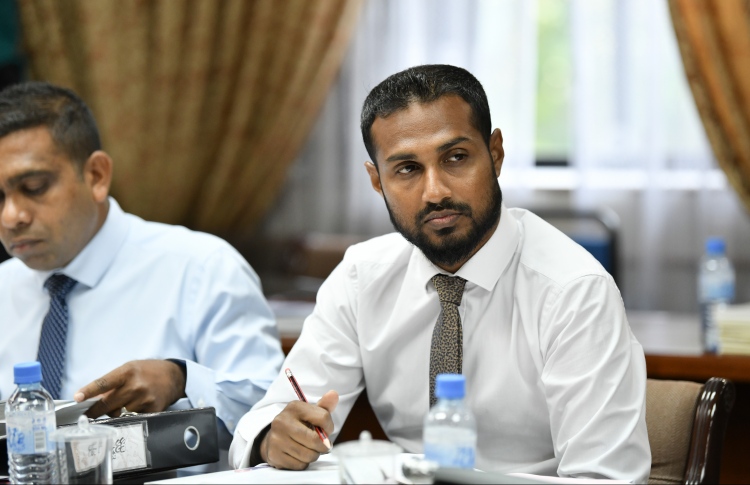 ފެނަކައިގެ މެނޭޖިން ޑިރެކްޓަރަކަށް މުއާޒު