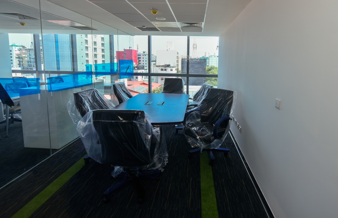 މާލެ: ނޮވެމްބަރު 14، 2018 - މާލޭގައި 25 ބުރިއަށް އިމާރާތްކޮށްފައިވާ ދަރުމަވަންތަ ހޮސްޕިޓަލްގައި މިހާރު ކުރިއަށް ދަނީ އެންމެ ފަހުގެ މަސައްކަތްތައް. އަންނަ އަހަރުގެ ކުރީކޮޅު ހުރިހާ މަސައްކަތެއް ނިމޭނެ ކަމަށް ހެލްތު މިނިސްޓަރު އަބްދުﷲ ނާޒިމް ވިދާޅުވި.---ފޮޓޯ: އަހުމަދު ނިޝާތު/މިހާރު