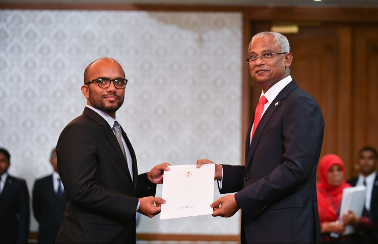 ފިނޭންސް މިނިސްޓަރު މާދަމާ ކޮމިޓީއަށް ހާޒިރުކުރަނީ