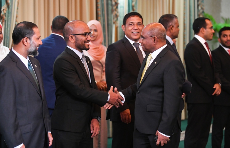 "މި މަހުގެ މުސާރަ ދެވޭވަރަށް ވެސް ފައިސާއެއް ނެތް"