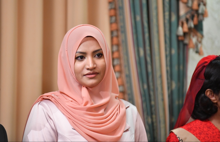 މާފަރު އެއާޕޯޓުގެ މަޝްވަރާތަކަށް އައިޝާ އަބޫދާބީ އަށް