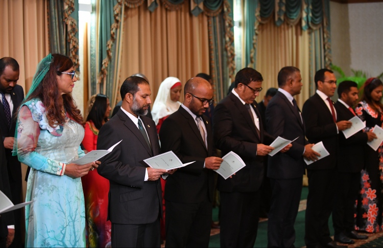 ވަޒީރުންނަށް ރުހުން ދިނުމަށް ކޮމިޓީއަށް ފޮނުވަނީ