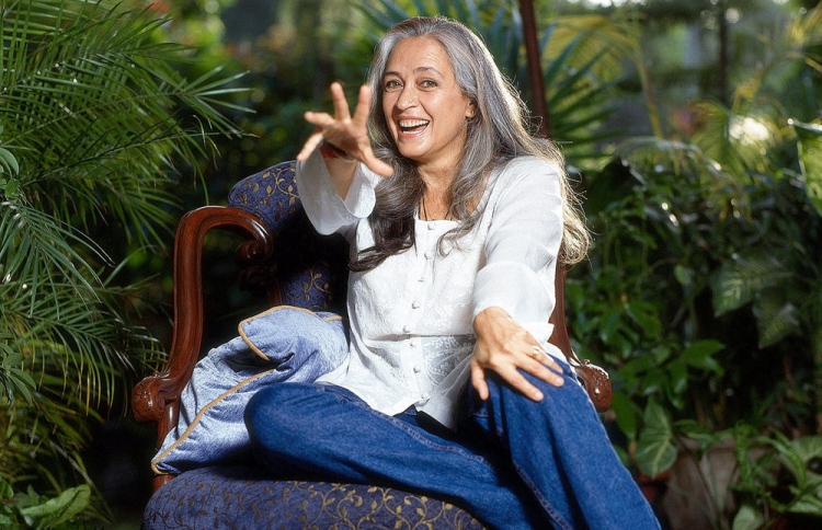 ނަފީސާ: އޭނާ އަންނަނީ ކެންސަރަށް ފަރުވާ ހޯދަމުން.