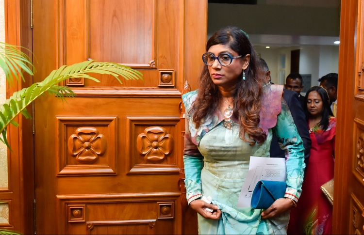 50-50 ހަމަހަމަކޮށް ވިސްނުން