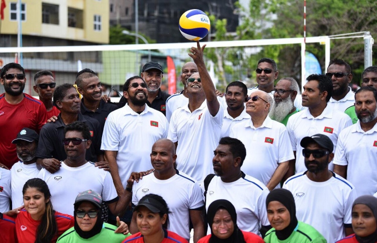 ރައްޔިތުން ބޭނުންވަނީ އެކުވެރިކަމާ އެކީ ކުރި އަށް ދާން