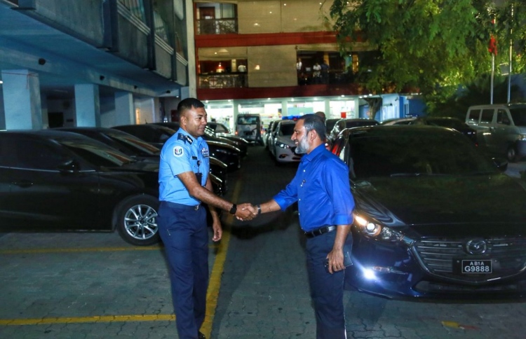 އިމްރާން ފުލުހުންގެ އިސް ވެރިންނާ ބައްދަލުކުރައްވައިފި