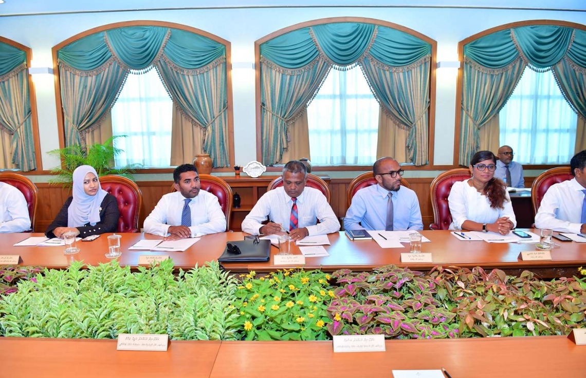 މާލެ: ނޮވެމްބަރު 19، 2018- މިދިޔަ ހޮނިހިރު ދުވަހު މަގާމުގެ ހުވާކުރެއްވި ރައީސް އިބްރާހިމް މުހައްމަދު ސޯލިހްގެ ސަރުކާރުގެ ފުރަތަމަ ކެބިނެޓް ބައްދަލުވުމުގެ ތެރެއިން.---ފޮޓޯ: ރައީސް އޮފީސް