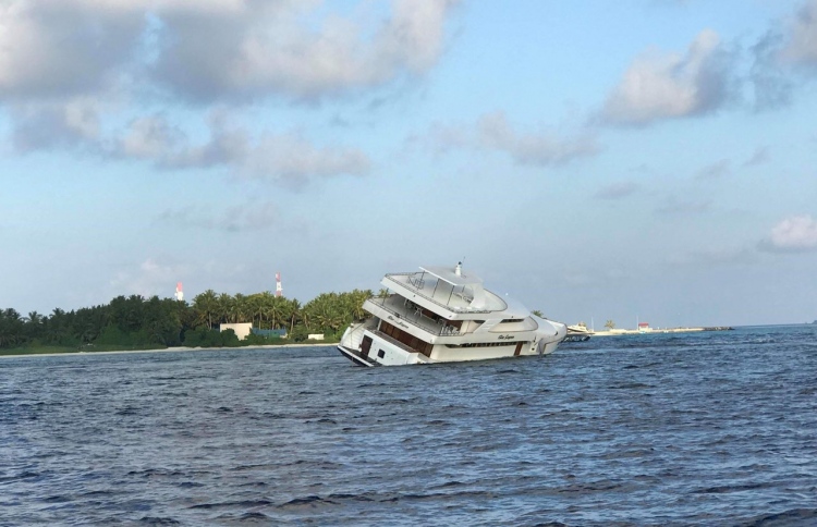 ޓޫރިސްޓުން ތިބި ސަފާރީއެއް ނެރަކަށް އަރައިފި