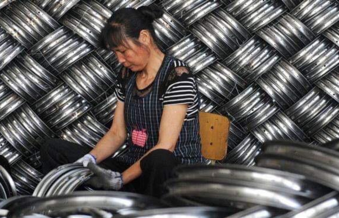 ދުނިޔޭގެ އިގްތިދާސީ ދެ ބާރު އަރައިރުމެއްގައި