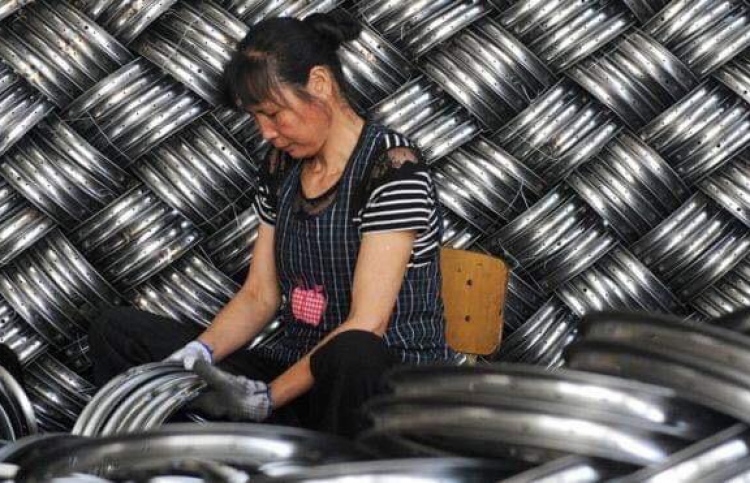 ދުނިޔޭގެ އިގްތިދާސީ ދެ ބާރު އަރައިރުމެއްގައި