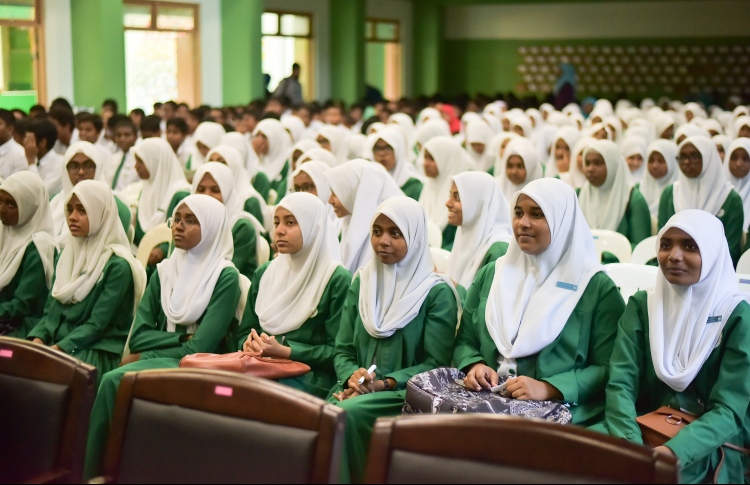 އަރަބިއްޔާ ސްކޫލަށް އަޒުހަރުގެ ޓީޗަރުން އަދިވެސް ނުލިބޭ