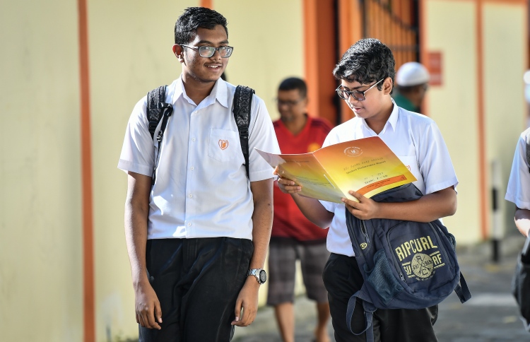 މީމިސް މެދުވެރިކޮށް ރިޕޯޓު ފޮތް ދޭން ފަށަނީ