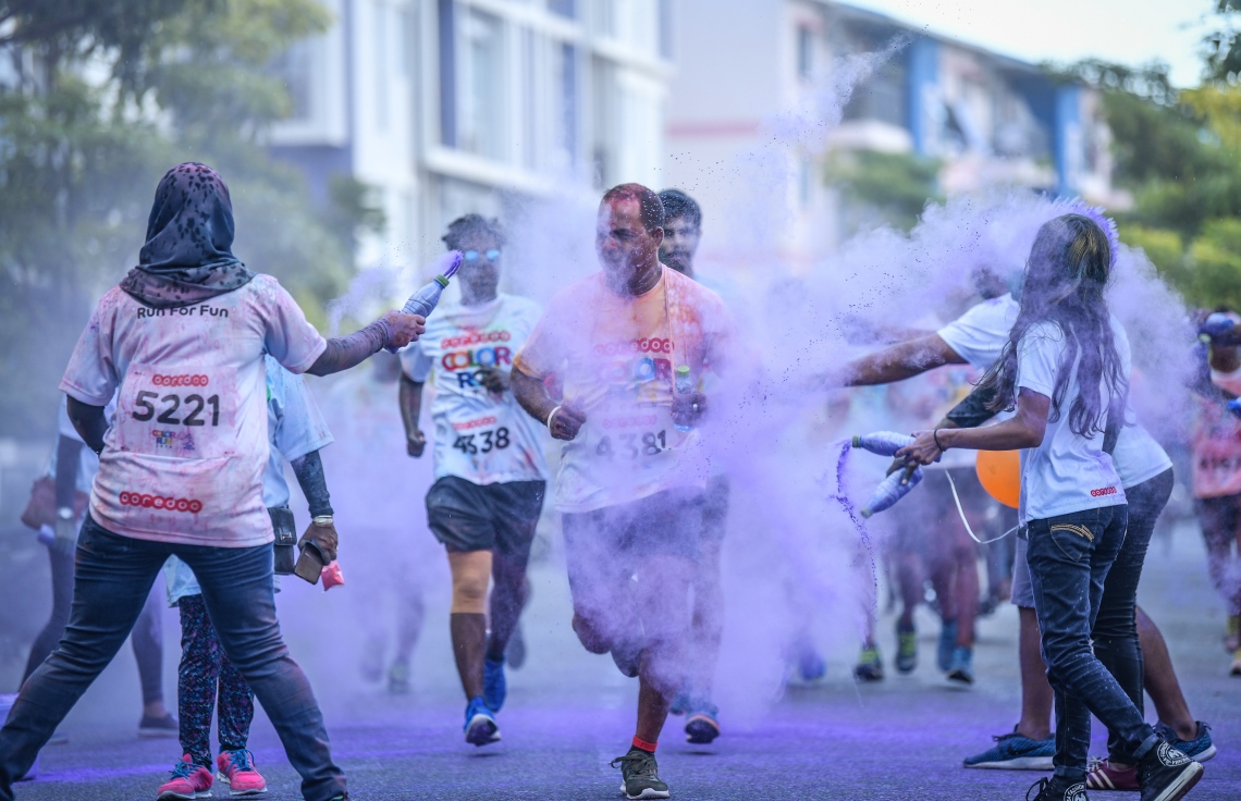 ހުޅުމާލެ: ނޮވެމްބަރު 23، 2018- އުރީދޫން މި އަހަރު ބޭއްވި ކަލާ ރަންގެ ތެރެއިން: މި ހަރަކާތުގައި 3،000 އެއްހާ މީހުން ބައިވެރިވި.---ފޮޓޯ: ނިޝާން އަލީ/މިހާރު