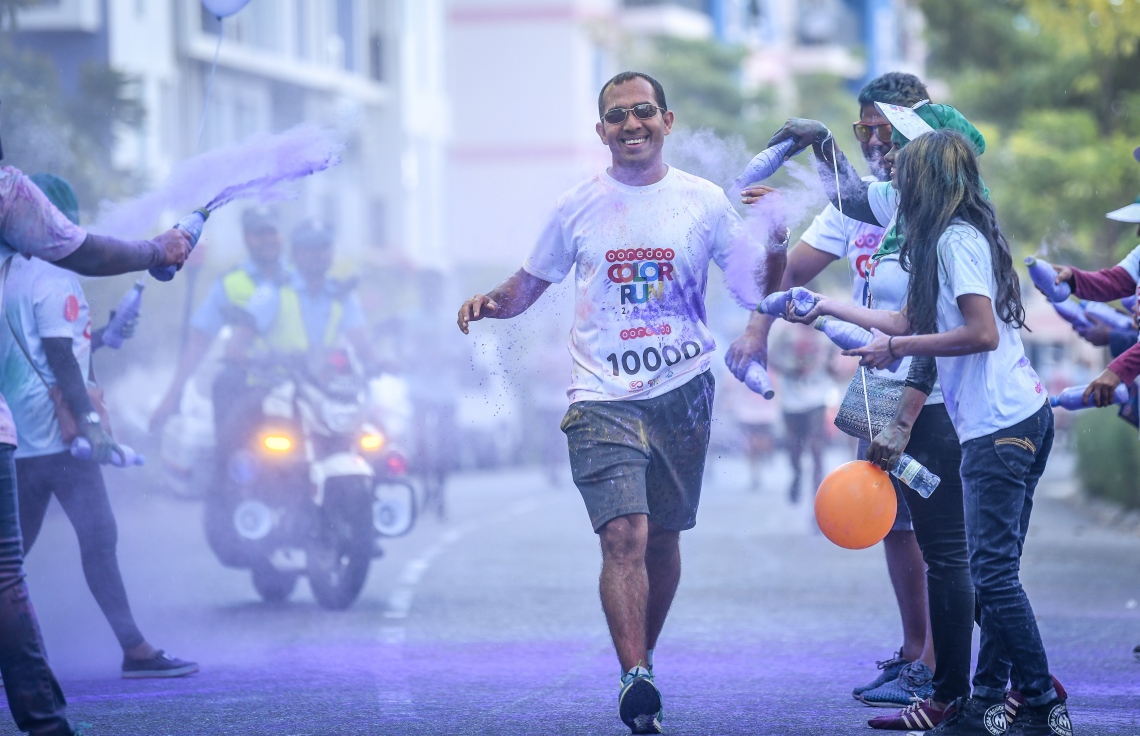 ހުޅުމާލެ: ނޮވެމްބަރު 23، 2018- އުރީދޫން މި އަހަރު ބޭއްވި ކަލާ ރަންގައި ކޮމިއުނިކޭޝަން މިނިސްޓަރު މަލީހް ދުވުން ނިންމަވައިލައްވަނީ: މި ހަރަކާތުގައި 3،000 އެއްހާ މީހުން ބައިވެރިވި.---ފޮޓޯ: ނިޝާން އަލީ/މިހާރު