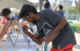Youth taking part in the 'Arty Fingers' stall during the 5-year anniversary show of 'Fannuge Dharin'. PHOTO: AHMED NISHAATH/MIHAARU
