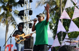 Living Legend 'Abcy' performs at the 5-year anniversary show of 'Fannuge Dharin'. PHOTO: AHMED NISHAATH/MIHAARU