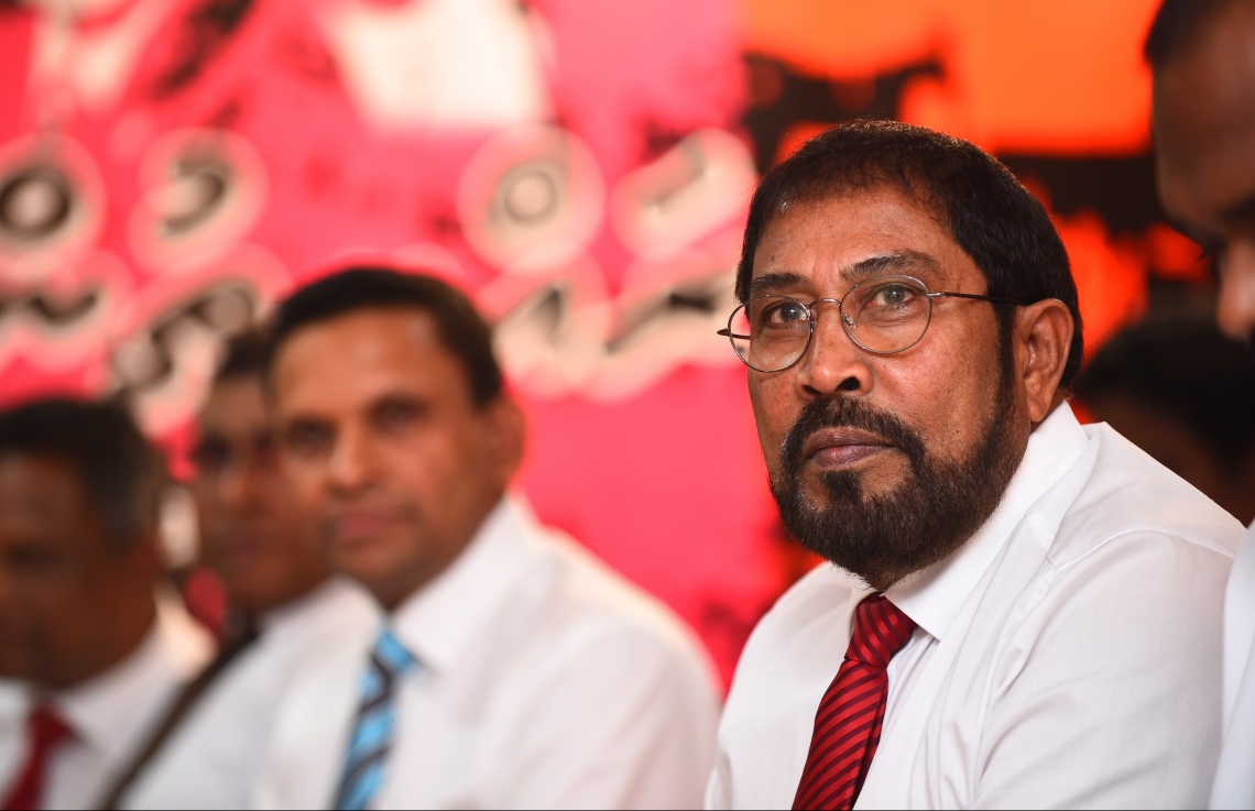 މާލެ: ނޮވެމްބަރު 25، 2018- ޖުމްހޫރީ ޕާޓީ (ޖޭޕީ) އަށް ރައްޔިތުންގެ މަޖިލީހުގެ ޕީޕީއެމްގެ ދެ މެމްބަރެއްގެ އިތުރުން ބައެއް ދީނީ އިލްމުވެރިން ގުޅިވަޑައިގަތުމަށް ބޭއްވި ހަފްލާގައި އެ ޕާޓީގެ ލީޑަރު ގާސިމް އިބްރާހިމް ބައިވެރިވެވަޑައިގަންނަވަނީ.---ފޮޓޯ: ހުސައިން ވަހީދު/މިހާރު