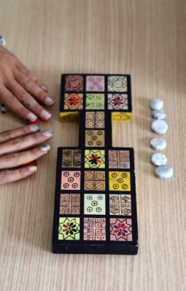 Iraqi artist Hoshmand Mofaq sits over an ancient board game, known as the Royal Game of Ur, in the northern Iraqi city of Raniey on October 22, 2018. - Originating nearly 5,000 years ago in what would become Iraq, the Royal Game of Ur mysteriously died out -- until Muwafaq resurrected it by making his own decorated wooden board. (Photo by SHWAN MOHAMMED / AFP)