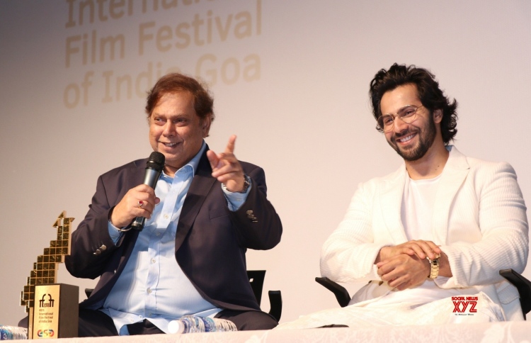 ވަރުން ބައްޕަ ޑޭވިޑްއާ އެކު އައިއެފްއެފްގައި.