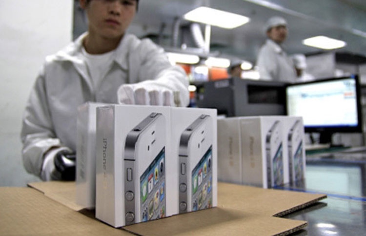 ޗައިނާގެ އައިފޯނުން ޓެކްސް ނަގަން ޖެހިދާނެ: ޓްރަމްޕް