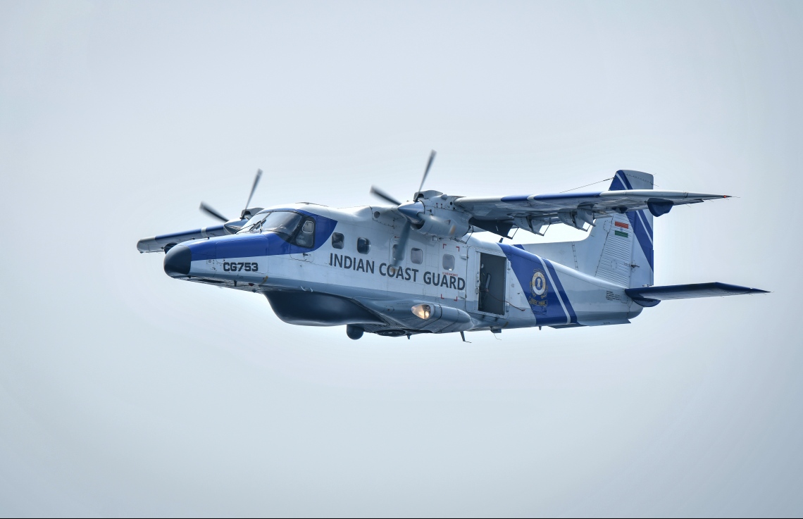 މާލެ: ނޮވެމްބަރު 27، 2018: އިންޑިޔާ އަދި ސްރީލަންކާއާ ގުޅިގެން ރާއްޖޭގައި ހިންގާ "ދޯސްތީ" ގެ ތަމްރީނުތަކުގައި ބައިވެރިވި އިންޑިއަން ކޯސްޓް ގާޑް މަތިންދާ ބޯޓެއް.-- ފޮޓޯ: ނިޝާން އަލީ /މިހާރު