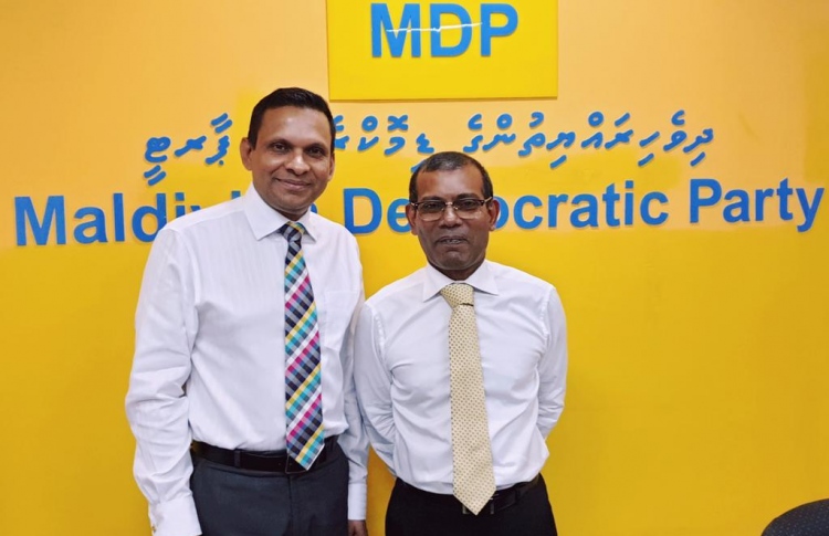 ނަޝީދާއި ކާނަލް ނާޒިމް ސިޔާސީ މަޝްވަރާ ކުރައްވައިފި