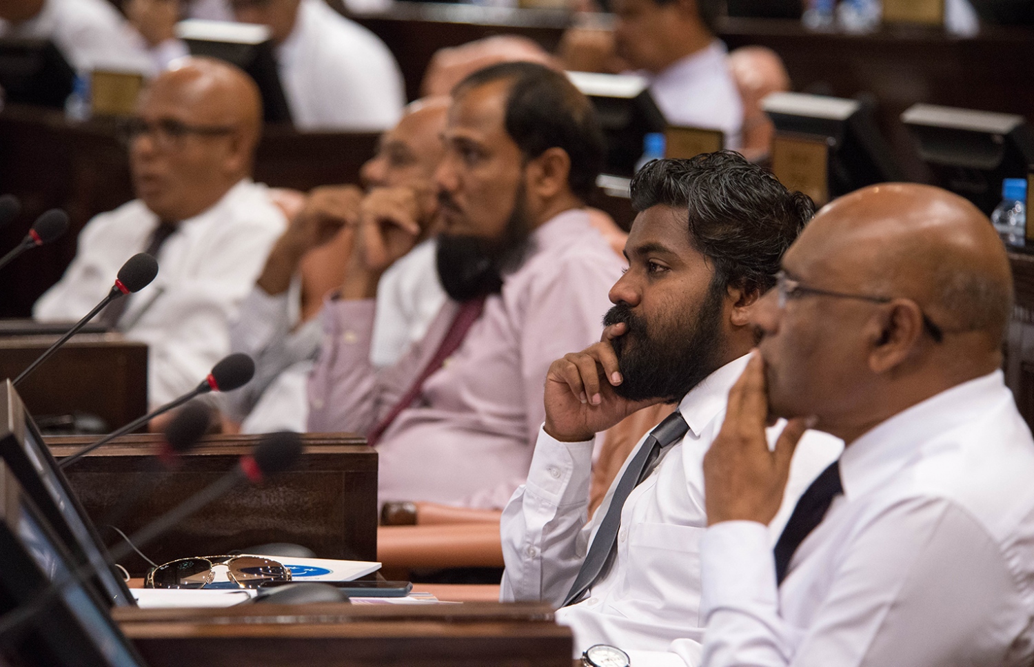 ރައްޔިތުންގެ މަޖިލީހުގެ ޖަލްސާއެއްގައި މެމްބަރުން ބައިވެރިވެވަޑައިގަންނަވަނީ. --- ފޮޓޯ: މަޖިލިސް