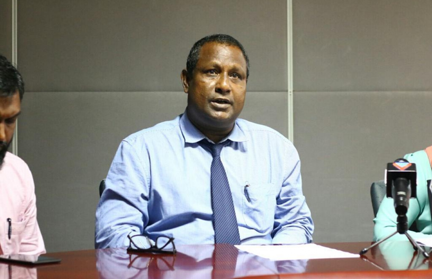 މިއަދު ބޭއްވި ނޫސްވެރިންގެ ބައްދަލުވުމުގައި ރަފީއު ވާހަކަ ދައްކަވަނީ-- ފޮޓޯ: ޓްރާންސްޕޯޓް