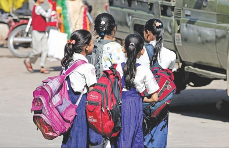 އިންޑިއާގައި ހޯމްވޯކާއި ބަރު ފޮތްދަބަސް މަނާ