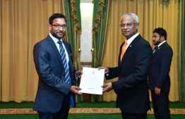 President Ibrahim Mohamed Solih appointing Shah Abdulla Mahir for the position of State Minister. PHOTO: PRESIDENT'S OFFICE