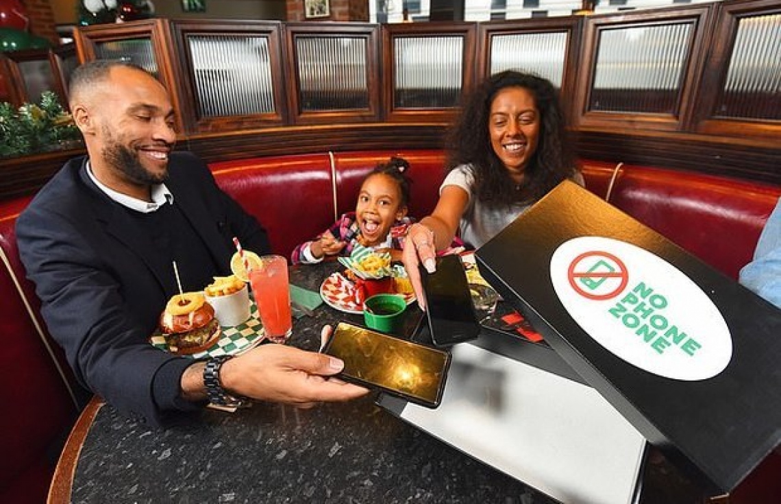 ފޯނު ހަވާލު ކުރާ ކަސްޓަމަރުންނަށް ހިލޭ ކެއުމެއް