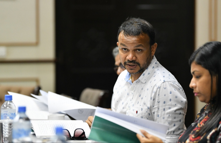 ރިސޯޓު ވިއްކާލާއިރު ޓެކުހެއް ނަގަންޖެހޭ: އަލީ ހުސެއިން