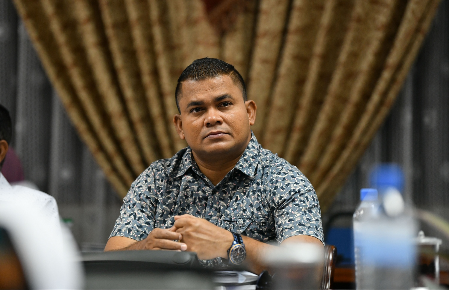 އިންތިޚާބުތަކާ ބެހޭ އާންމު ގާނޫނަށް އިސްލާހު ހުށަހެޅުއްވި ސ. ހުޅުދޫ ދާއިރާގެ މެމްބަރު މުހައްމަދު ޝާހިދު.--- ފޮޓޯ: މިހާރު