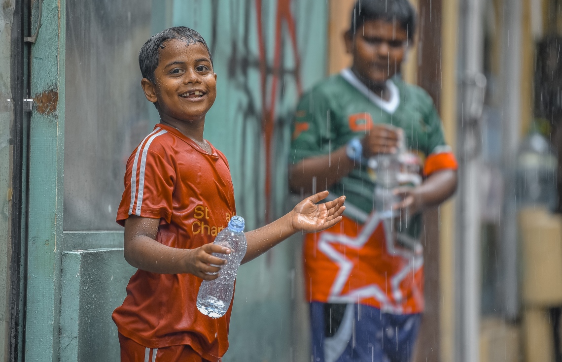 މާލެ: ނޮވެމްބަރ 29، 2018- މާލެއަށް މިއަދު ވެހުނު ބޯ ވާރޭގައި ކުޑަ ދެ ކުއްޖަކު ތެމެނީ.---ފޮޓޯ: އަހުމަދު ނިޝާތު/މިހާރު