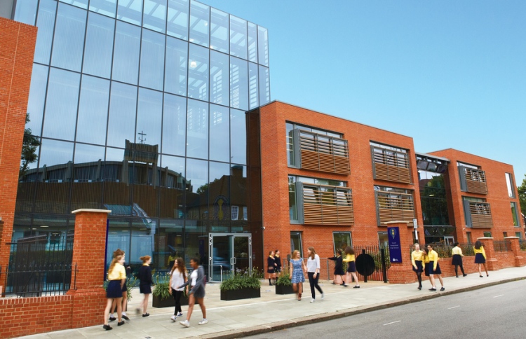 ދަރިވަރުންނާއި ބެލެނިވެރިން ފޯނާ ދުރުވާން އިގުރާރެއް