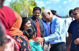 President greeting people of Dhiffushi during his official visit. PHOTO: HUSSAIN WAHEED / MIHAARU