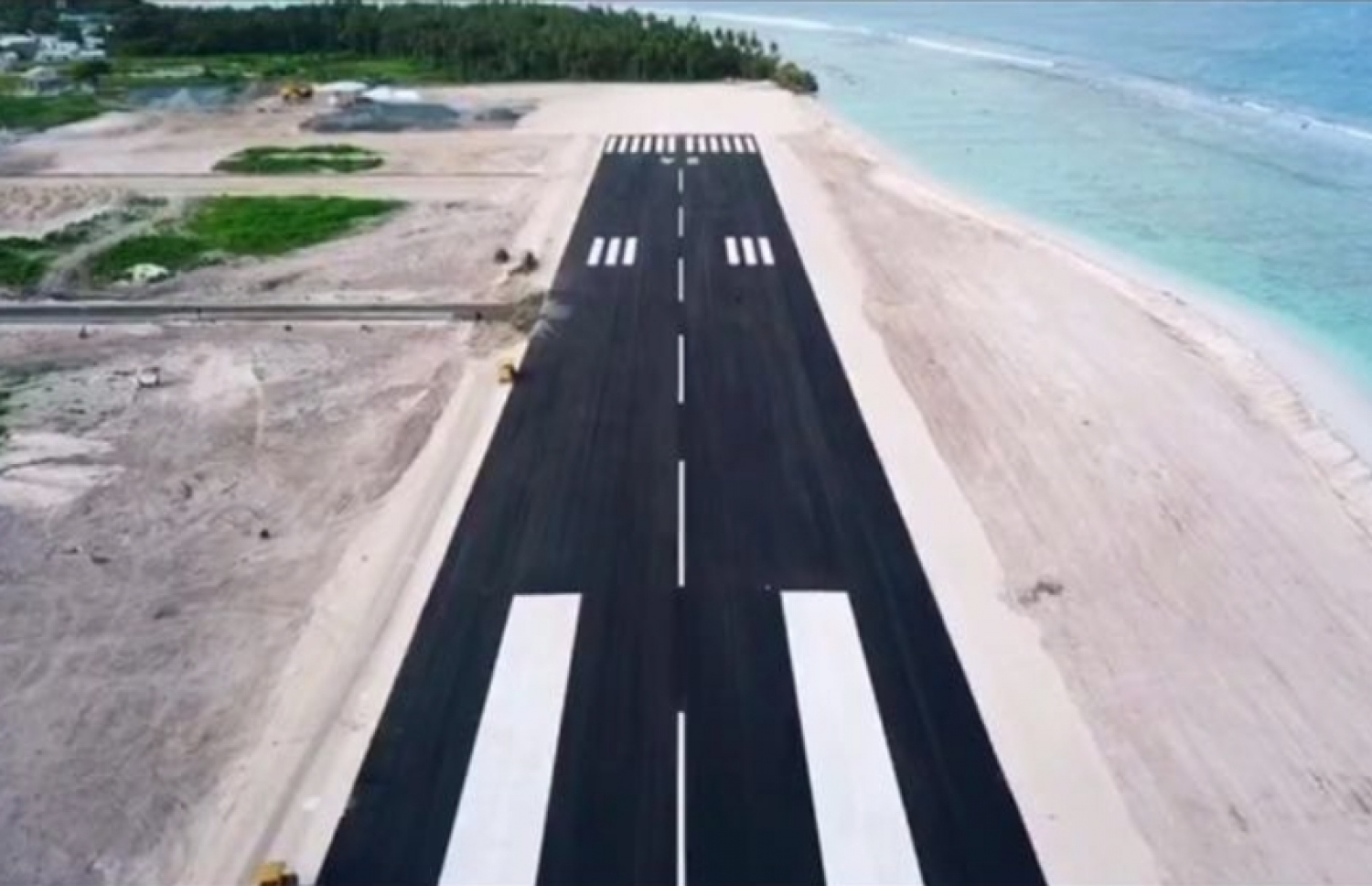 މާފަރު އެއާޕޯޓުގެ ރަންވޭ.