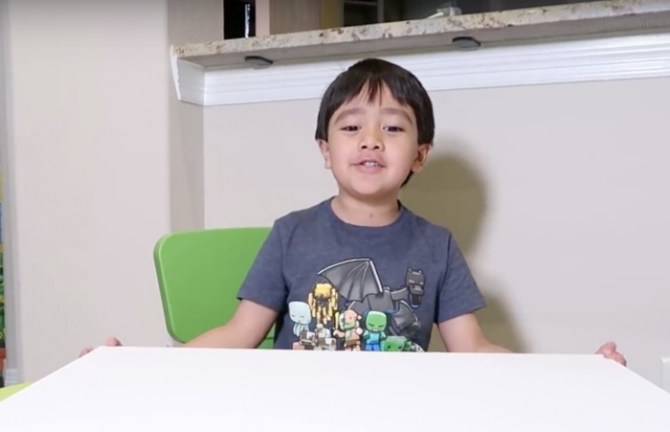 އެންމެ ބޮޑު އާމްދަނީއެއް ހޯދި ވީލޮގާ އަށް 7 އަހަރު