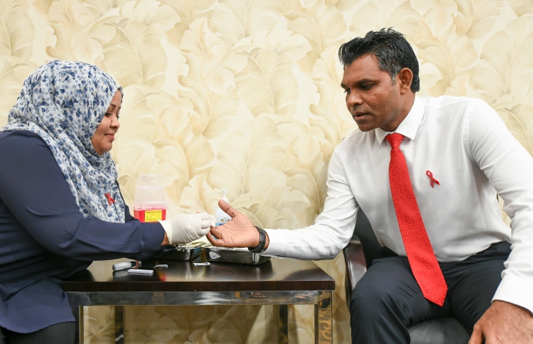 އެއިޑްސްއާ ދެކޮޅަށް "ނޯ ޔުއަ ސްޓޭޓަސް" ފަށައިފި