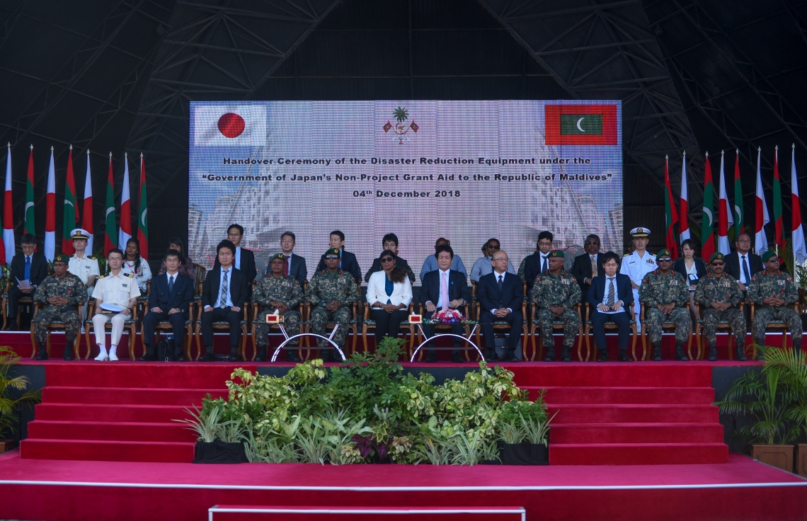 މާލެ: ޑިސެމްބަރު 4، 2018- ޖަޕާން ސަރުކާރުން ރާއްޖެއަށް އަލިފާން ނިއްވާ ސާމާނު ހަދިޔާ ކުރުމަށް ބޭއްވި ރަސްމިއްޔާތުގެ ތެރެއިން.---ފޮޓޯ: އަހުމަދު ނިޝާތު/މިހާރު