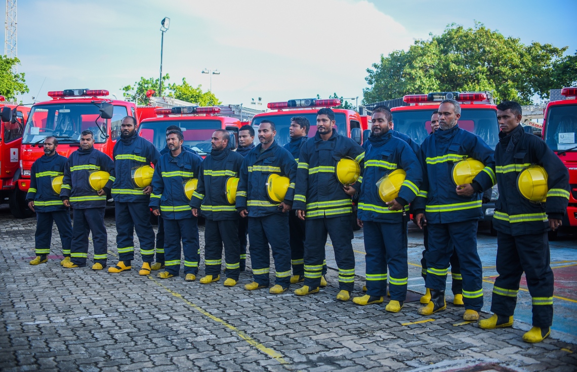 މާލެ: ޑިސެމްބަރު 4، 2018- ޖަޕާން ސަރުކާރުން ރާއްޖެއަށް ހަދިޔާކުރި އަލިފާން ނިއްވާ ސާމާނާ ދިވެހި ސަރުކާރުން ހަވާލުވުމަށް ބޭއްވި ރަސްމިއްޔާތުގައި ބައިވެރިވި ބައެއް ފަޔާމަނުން.---ފޮޓޯ: އަހުމަދު ނިޝާތު/މިހާރު