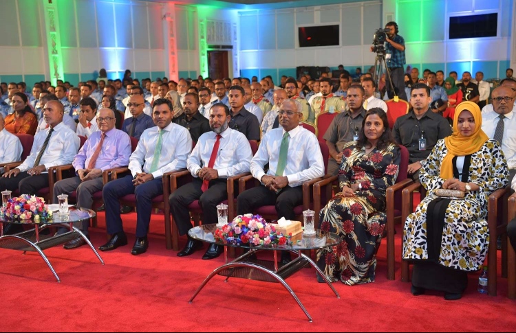 ހަރުކަށި ވިސްނުމާ ދެކޮޅަށް ކުރާ ހަނގުރާމަ