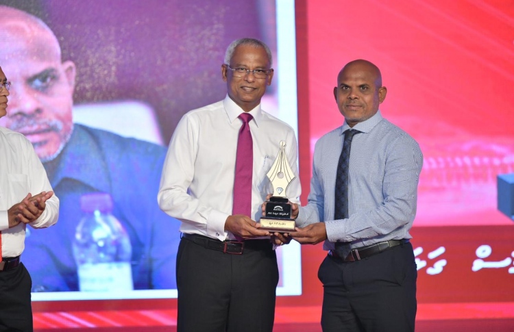 ނޫސްވެރިކަމުގެ އަލިމަސް ގަލަން އަށް ބޭފުޅަކަށް