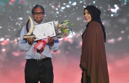 Aminath Shifleen (Mihaaru) wins Journalism Award for Feature Category, beating out Aasima Nizar (Mihaaru) and Asiyath Mohamed Saeed (Mihaaru)/ PHOTO: MIHAARU