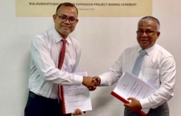 State Minister of Planning and Infrastructure Akram Kamaluddin (R) exchanges agreement with MTCC's new Managing Director Hassan Shah.