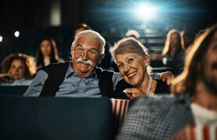 ހިތްހަމަޖެއްސުން، އުމުރުން ދުވަސްވާ މީހުންނަށް އެހީއެއް