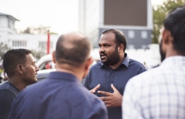Tourism Minister Ali Waheed arrives at Izzudheen Jetty to greet the participants. PHOTO: AHMED AIHAM/THE EDITION