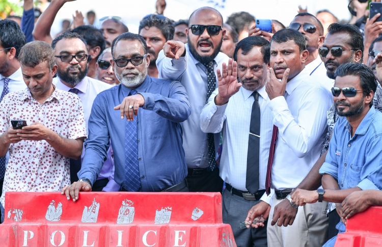 އެއްވުމަށް ނުކުތް ޖޭޕީގެ މެމްބަރުންނަށް ފިޔަވަޅު އަޅަނީ