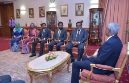 President Ibrahim Mohamed Solih (R) meets members of the commission investigating corruption. PHOTO: PRESIDENT'S OFFICE