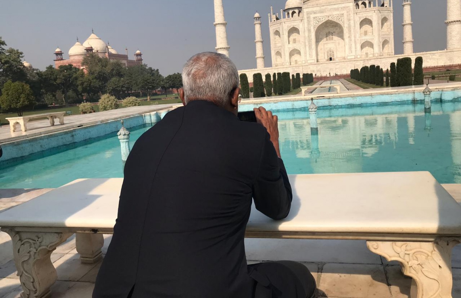 ރައީސް އިބްރާހިމް މުހައްމަދު ސޯލިހް މިއަދު ތާޖްމަހަލްގެ ފޮޓޯއެއް ނަންގަވަނީ. --- ފޮޓޯ: އަހުމަދު ހަމްދޫން/ މިހާރު